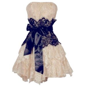 Vintage Jessica McClintock Cream and Black Lace Dress Size 6